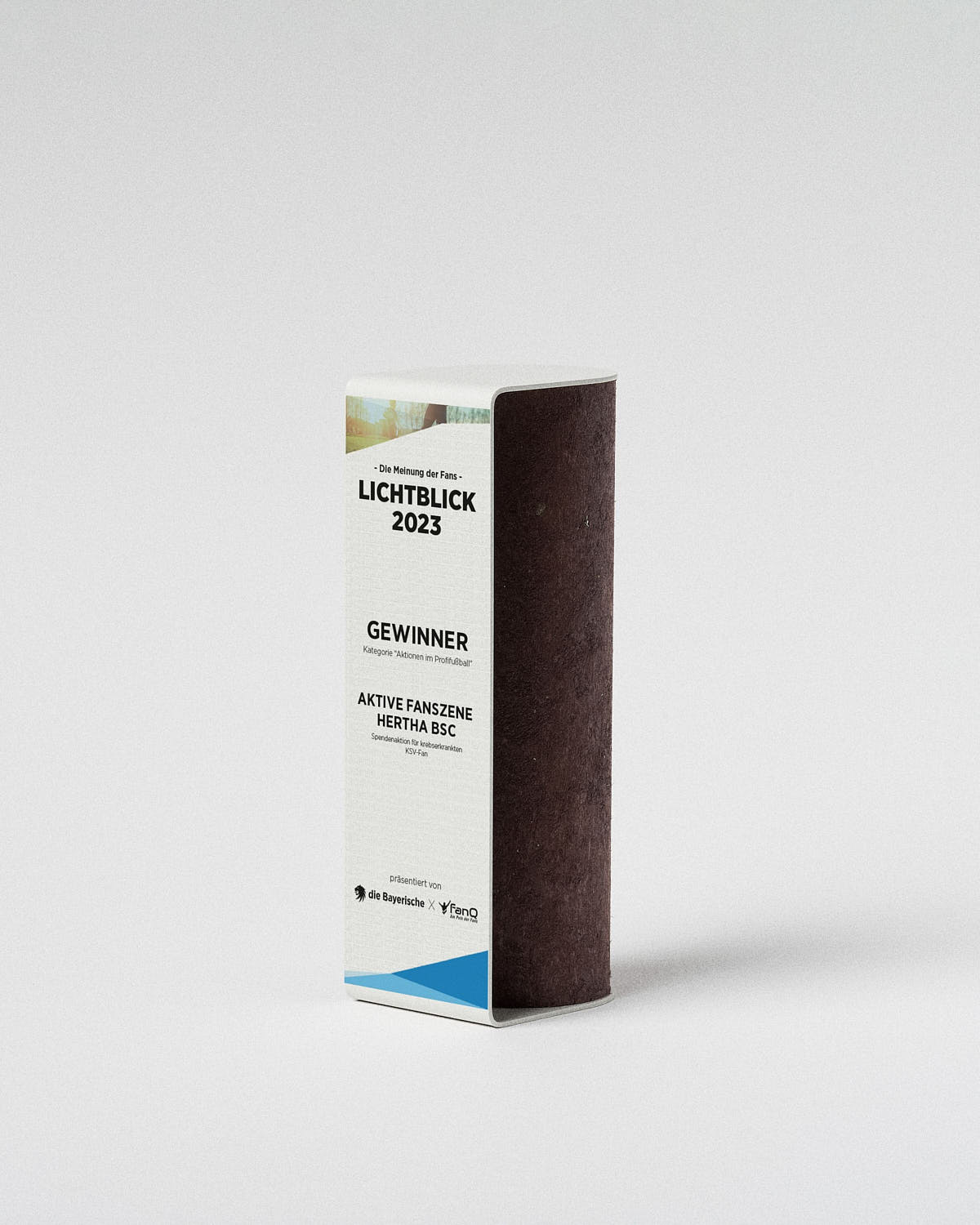 personalizaci&oacute;n trofeo Totem CLOT Sustain Awards